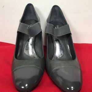 Simply Vera Wang Gray Heels. EUC 6.5